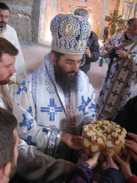 Слава Свети Козма и Дамјан Владика Топлички Арсеније.JPG