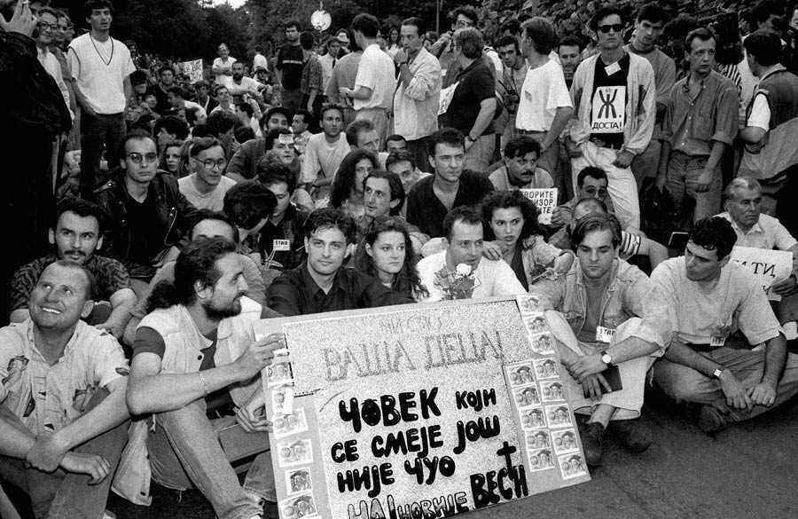 STUDENTSKI-PROTESTI-1992-GODINE-22244_05.jpg.153c8ac2edd17d864548ec19f47b1e6f.jpg