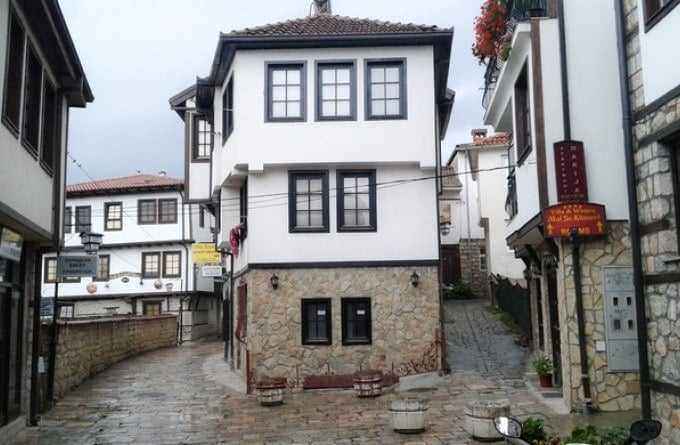 680z445_ohrid-kuchaMakedonija-stari-grad-trg-foto-Nikola-Trklja.jpg.ce73fb59ba186e2ba5b10e2070d8d191.jpg