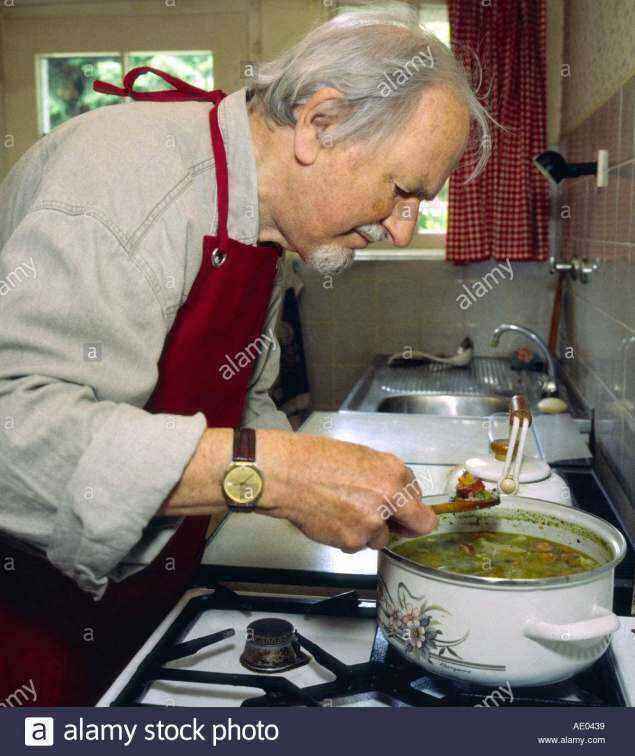 old-man-cooking-AE0439.jpg