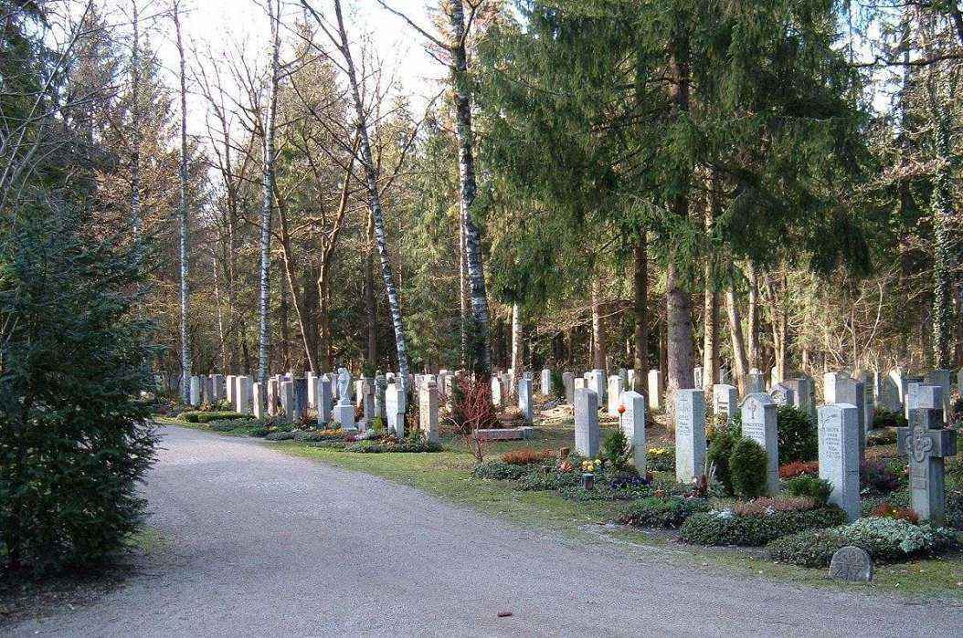 1200px-Waldfriedhof_1.jpg