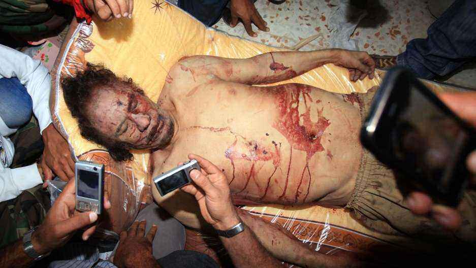 gaddafi_dead_death_photo_10_21_11.jpg.d5803838a30bc7bcbb00f8edec3443b8.jpg
