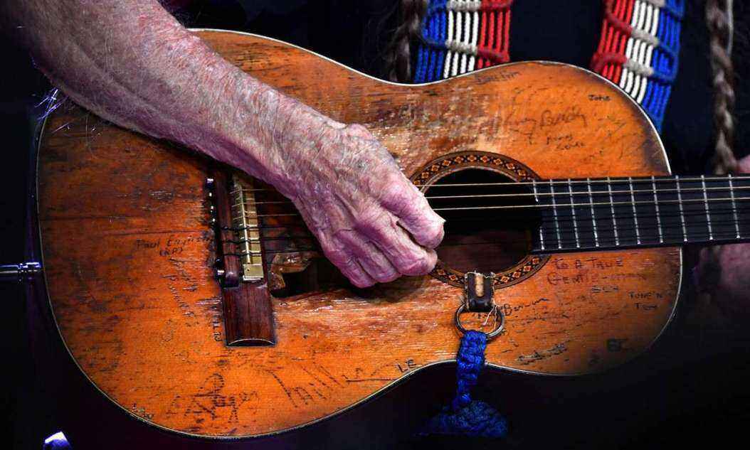 40615_gitara_f.thumb.jpg.aef3085a28b93c343dedc879d4f2f80c.jpg